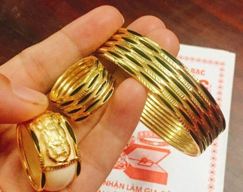 co nen mua vang non khong