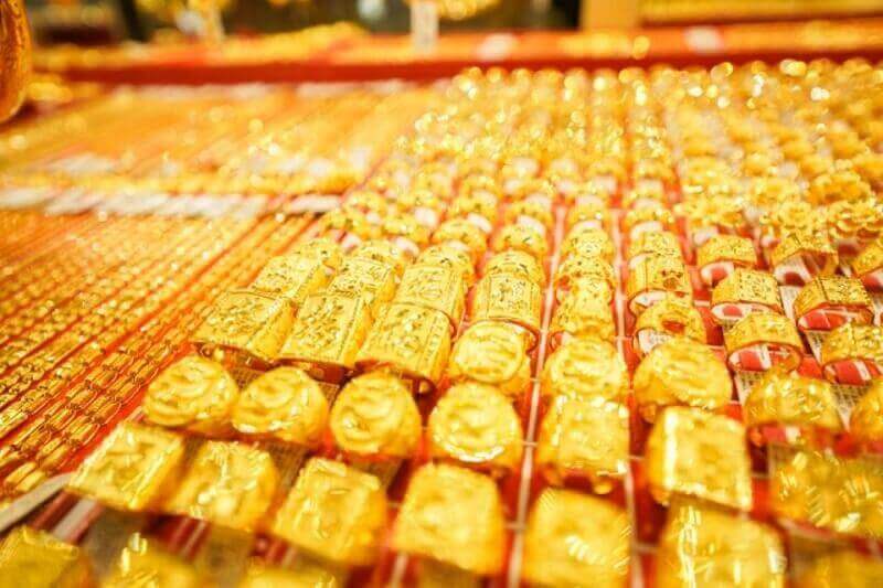 bán vàng đầu năm có nên không
