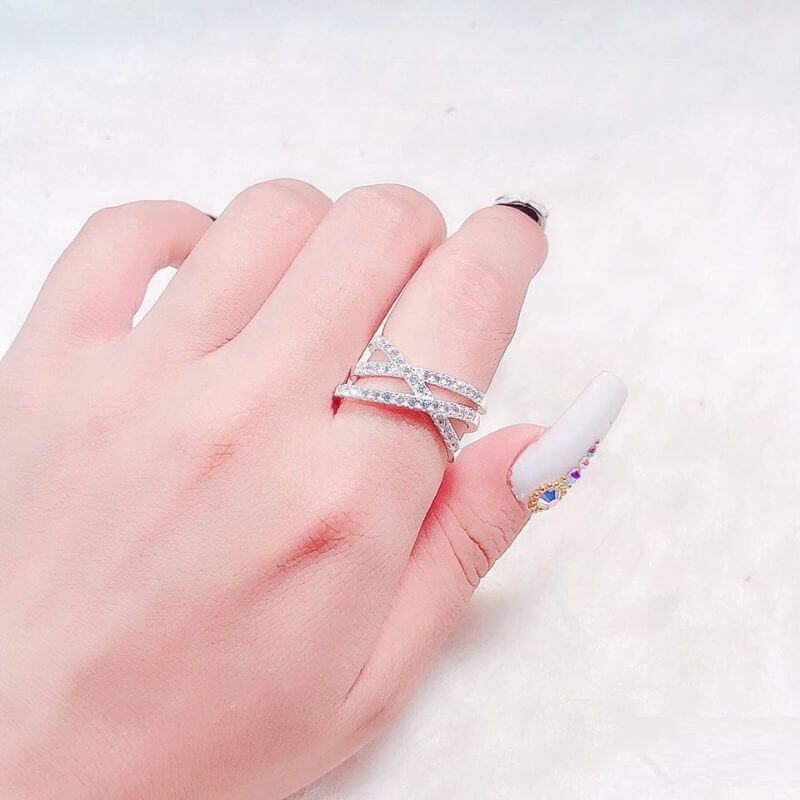 0 deo nhan ngon tro co y nghia gi giai dap thong tin chinh xac nhat