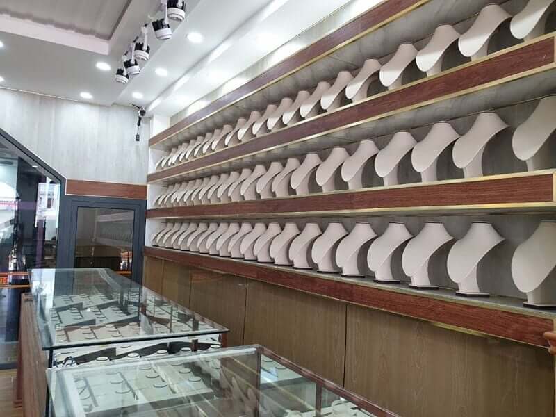 trưng bày tủ nữ trang tiệm vàng